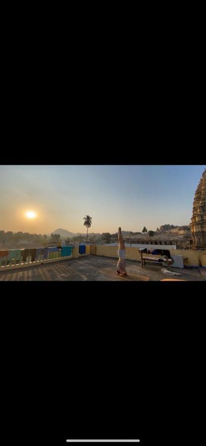 Temple View Guest House Hampi Exterior photo